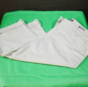 *NWT*Gloria Vanderbilt Capri Pants Size 16